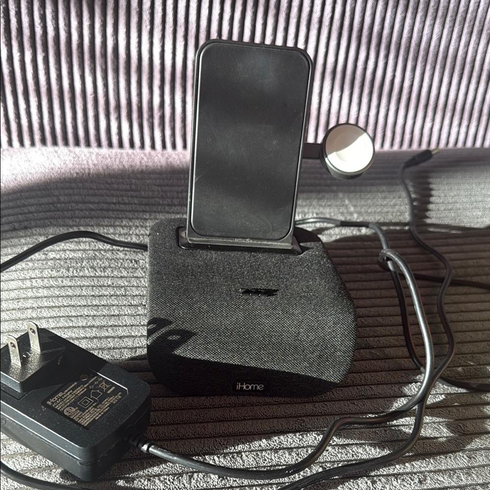 iHome Black Wireless Charger with Speaker